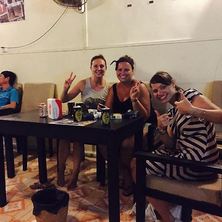 The Happy House Hostel Phnom Penh Exterior photo