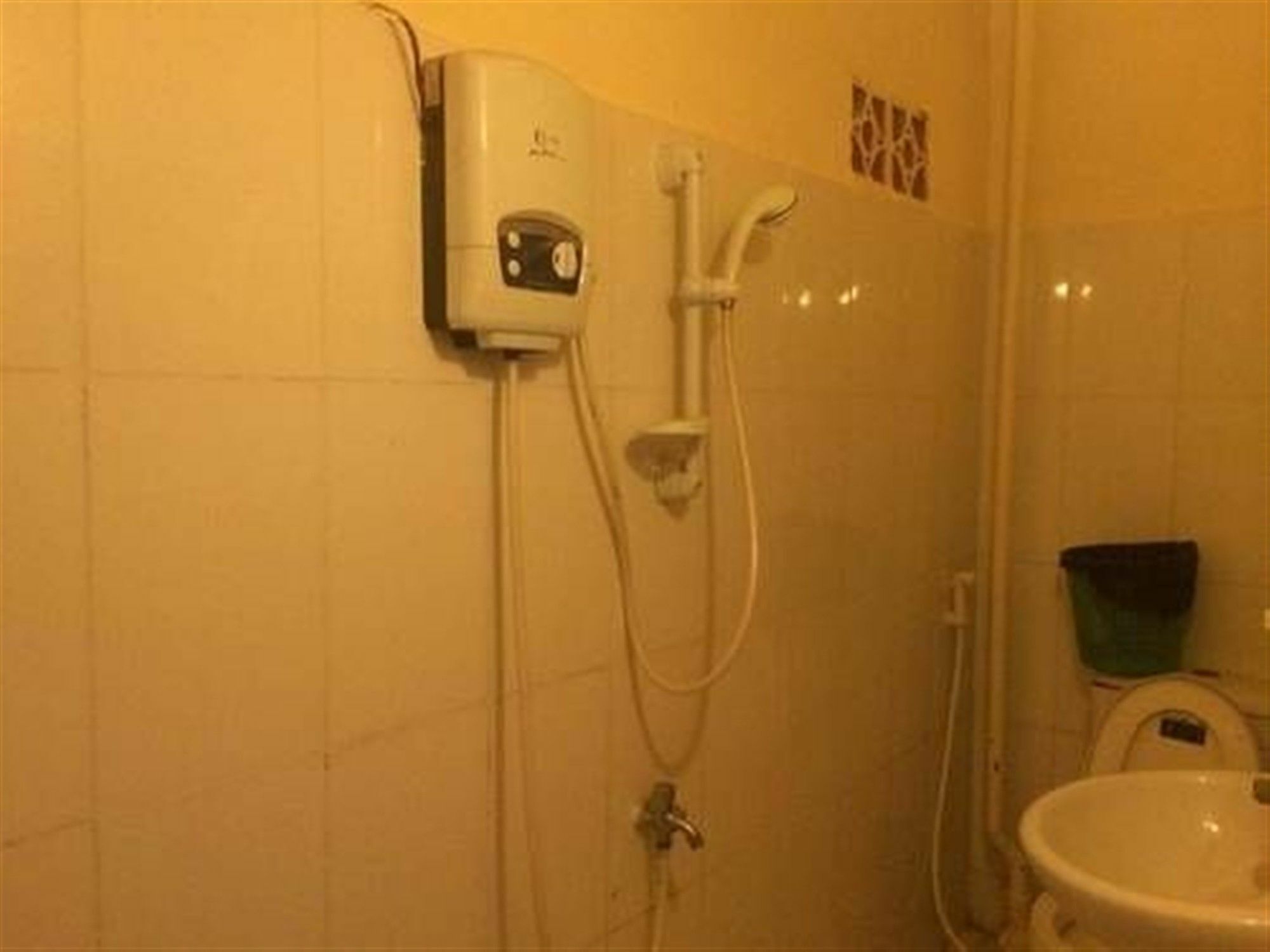 The Happy House Hostel Phnom Penh Exterior photo