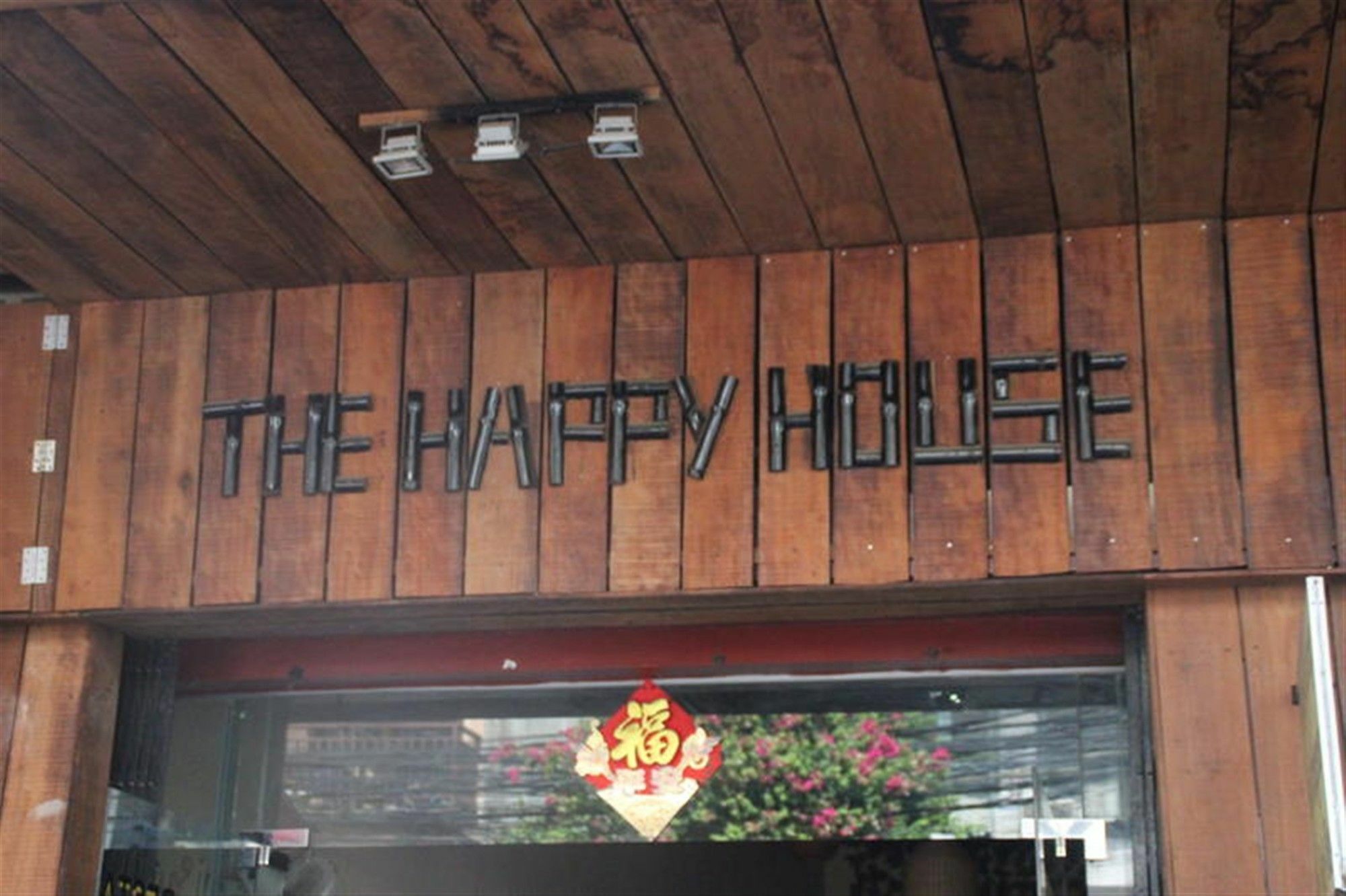 The Happy House Hostel Phnom Penh Exterior photo