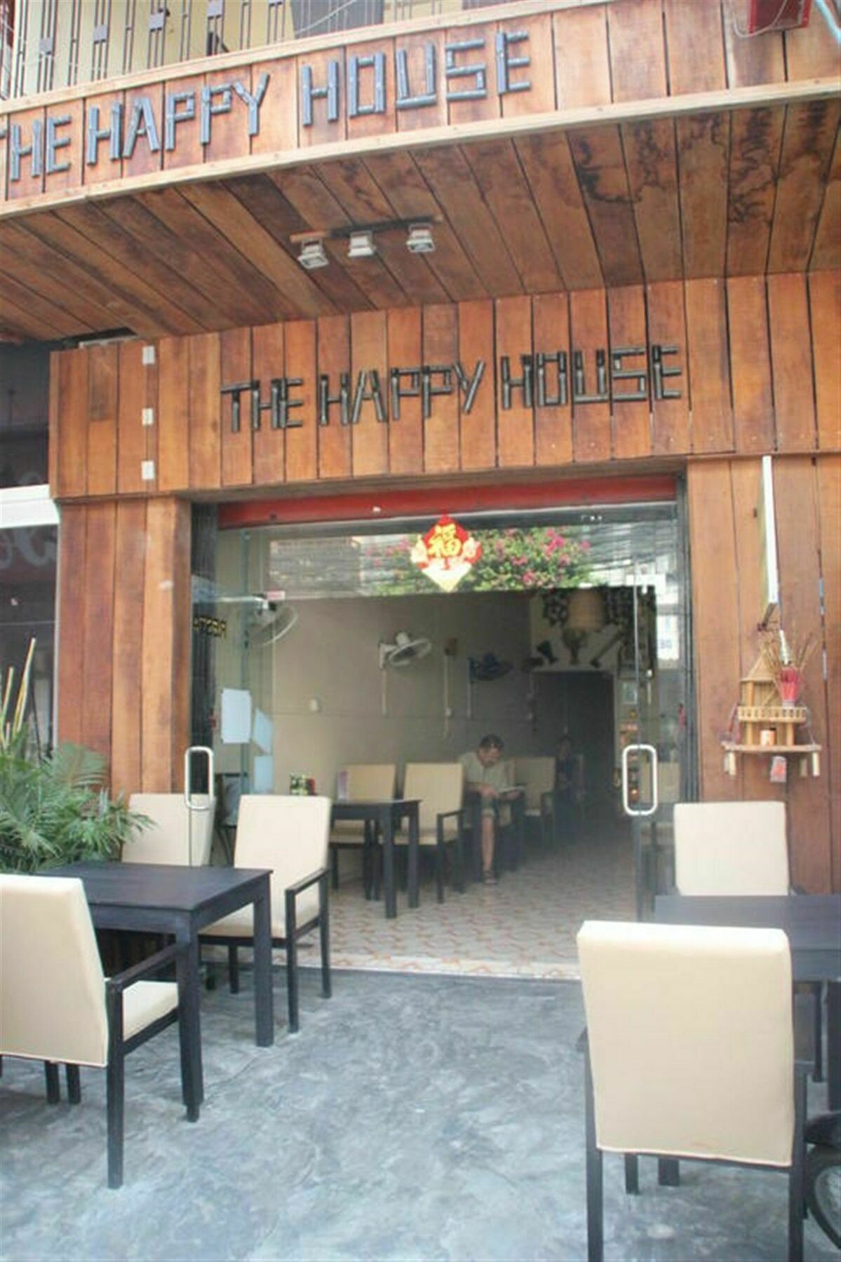 The Happy House Hostel Phnom Penh Exterior photo