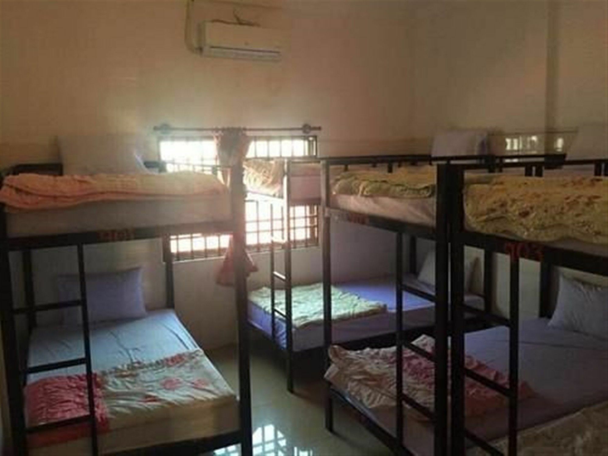 The Happy House Hostel Phnom Penh Exterior photo