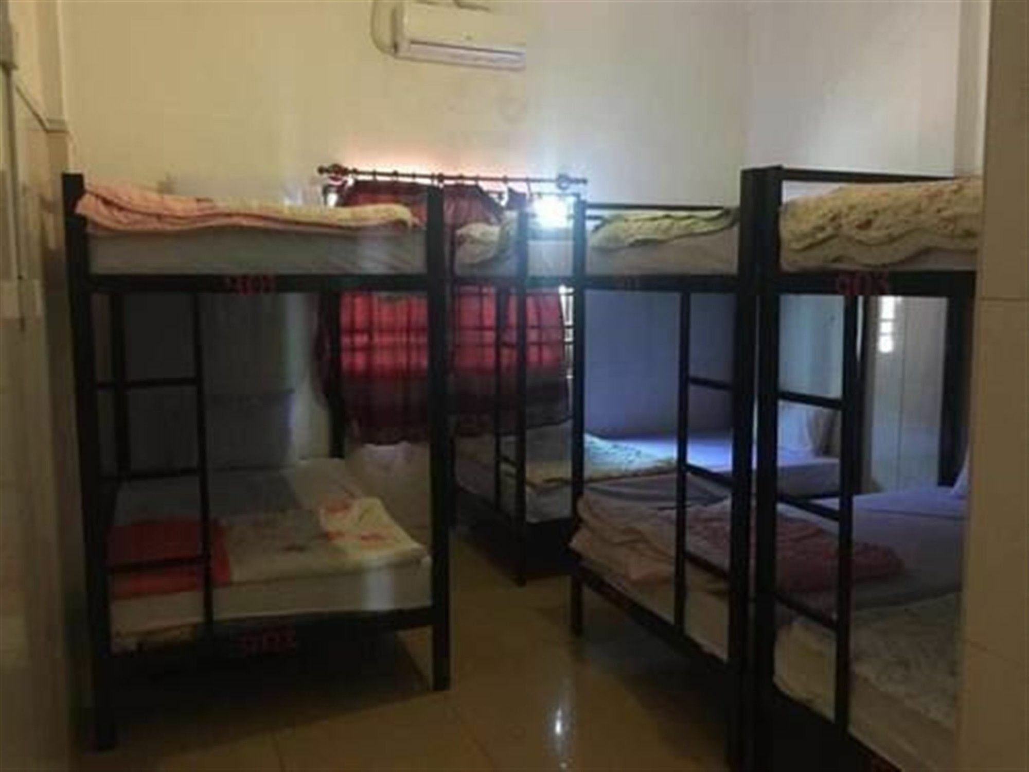 The Happy House Hostel Phnom Penh Exterior photo